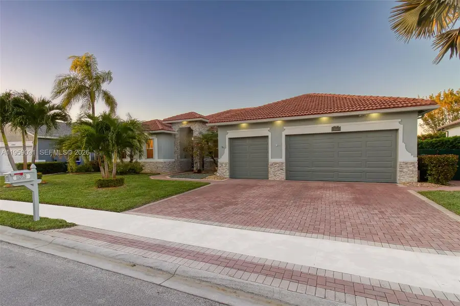 15959 SW 6th St, Pembroke Pines, FL 33027 - Image #2