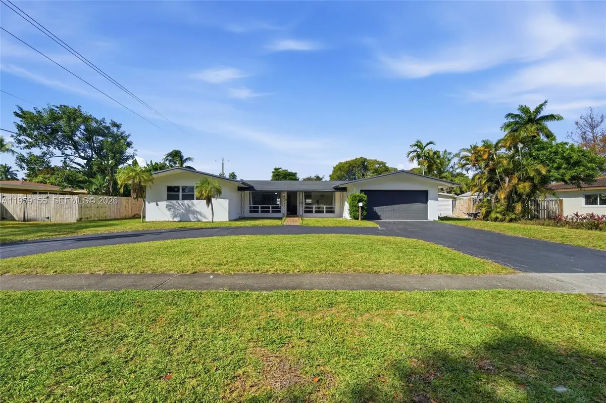 861 N Bel Air Dr, Plantation, FL 33317 - #1