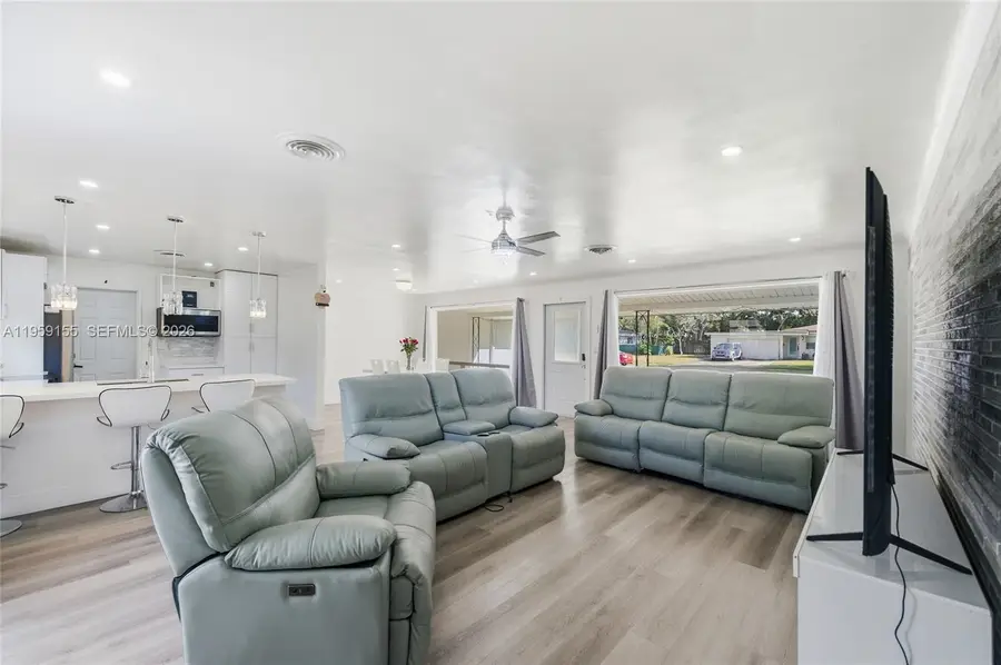 861 N Bel Air Dr, Plantation, FL 33317 - #3