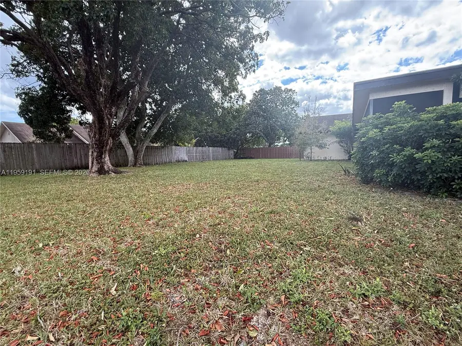 1140 NW 78th Ter, Plantation, FL 33322 - Image #2