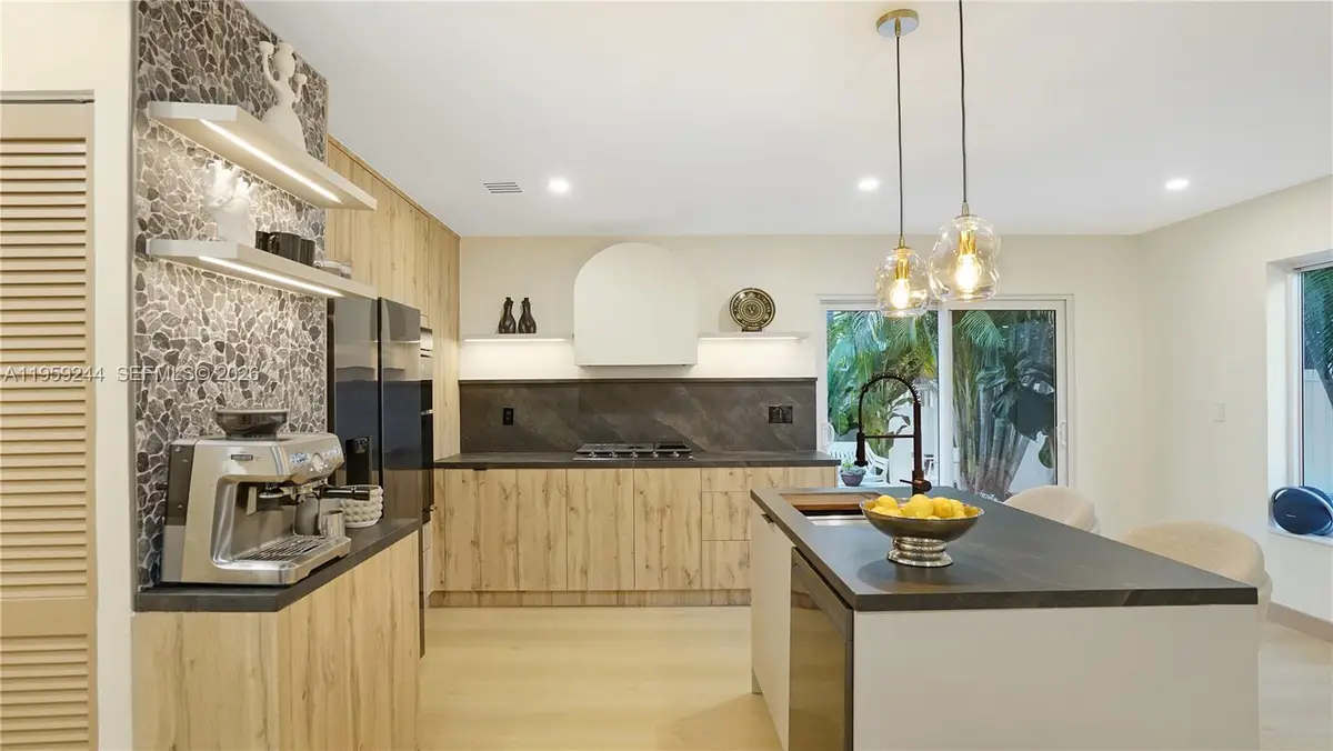 2749 NE 10th Ave, Wilton Manors, FL 33334 - #1