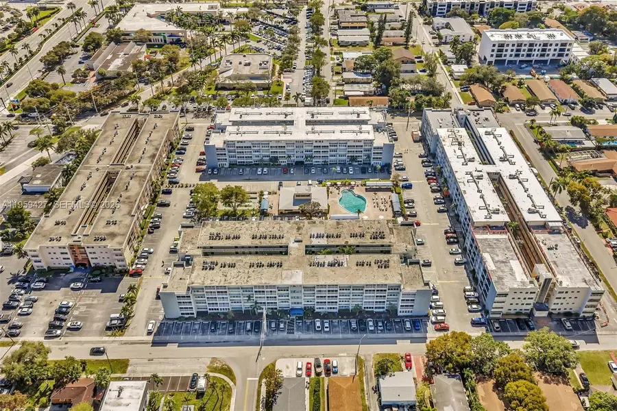 329 SE 3rd St #403T, Hallandale Beach, FL 33009 - Image #2