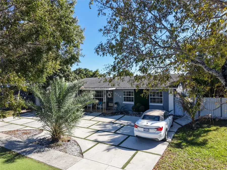 9710 NW 10th St, Pembroke Pines, FL 33024 - #2