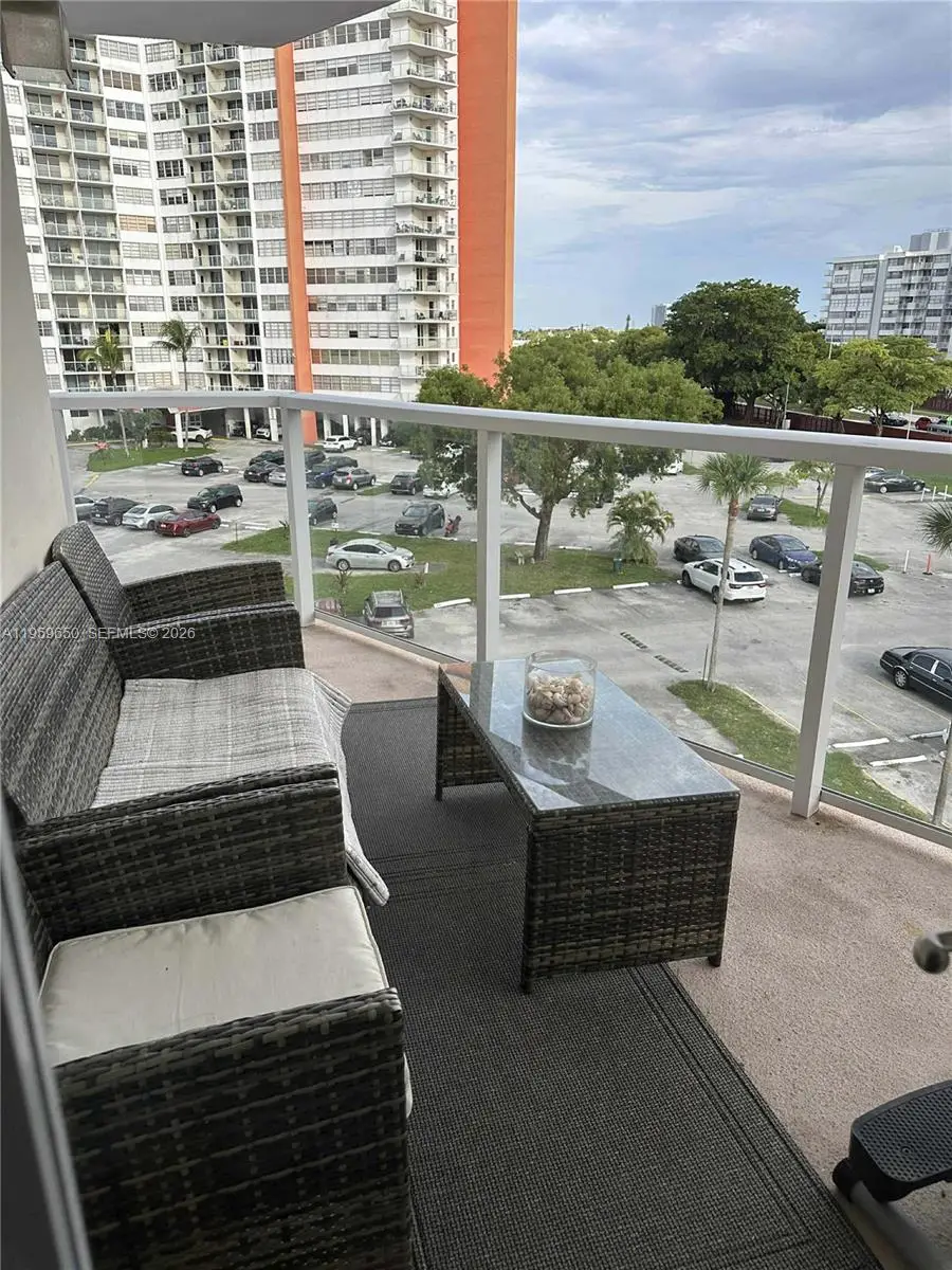 1301 NE Miami Gardens Dr #425W, Miami, FL 33179 - Image #3