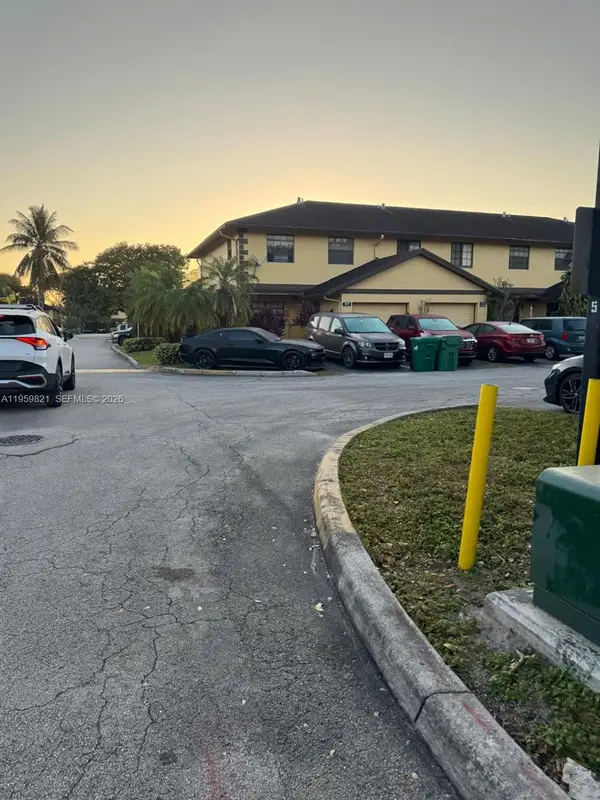 1074 NE 210th Terr, Miami, FL 33179