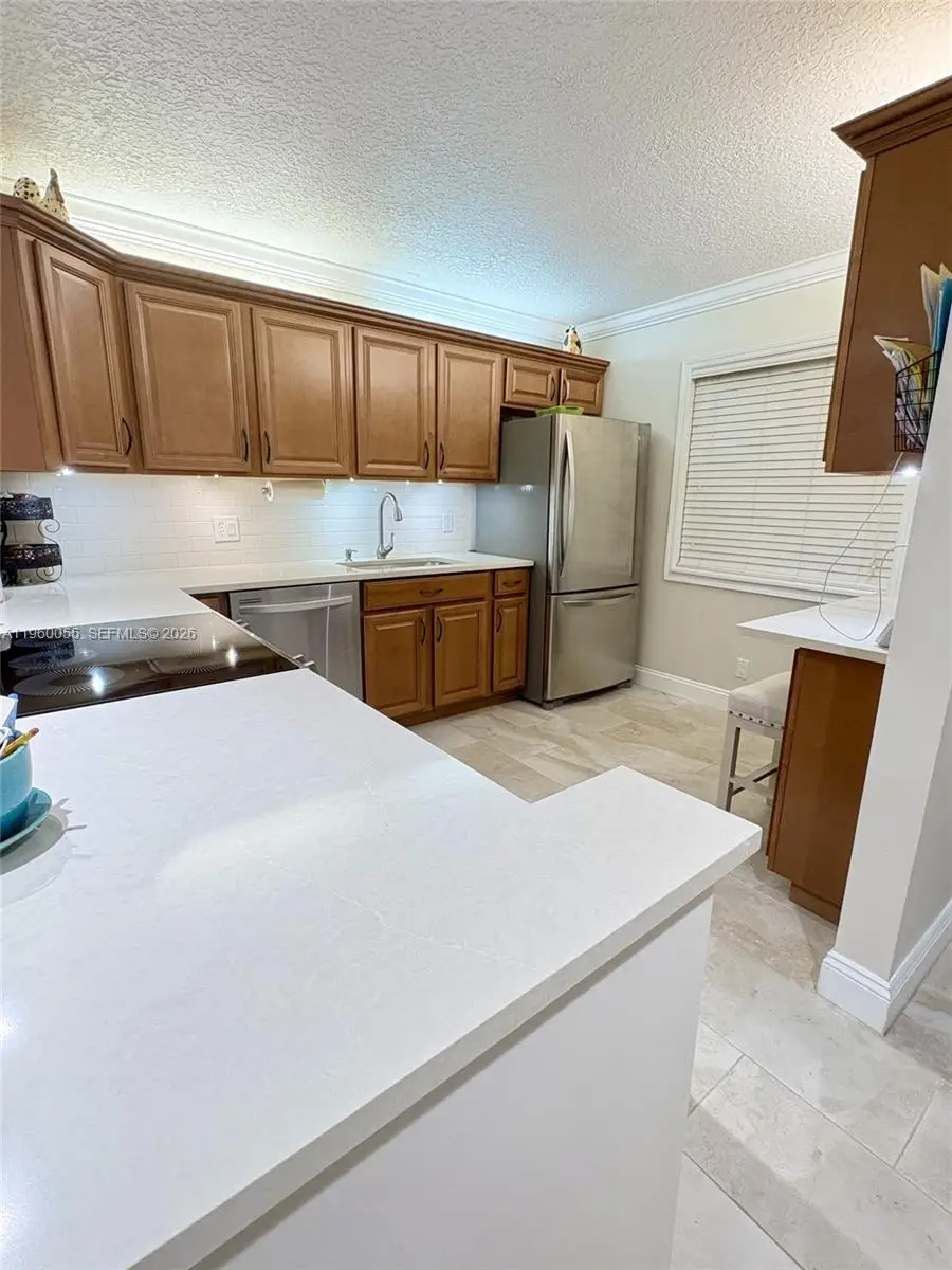 437 Lakeview Dr #104, Weston, FL 33326 - Image #3