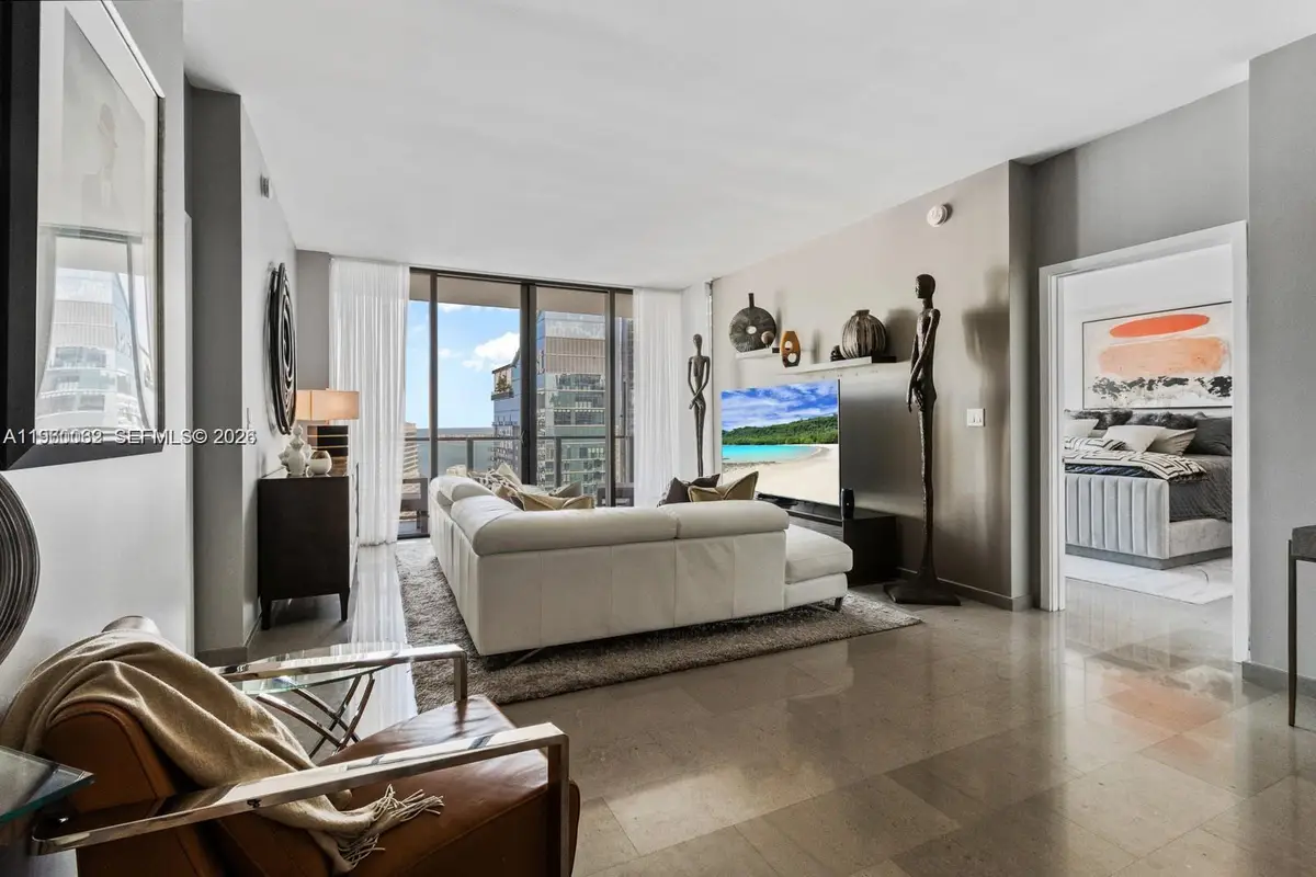 88 SW 7th St #3909, Miami, FL 33130 - Image #1