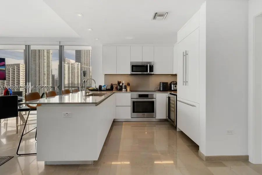 68 SE 6th St #2101, Miami, FL 33131 - Image #2