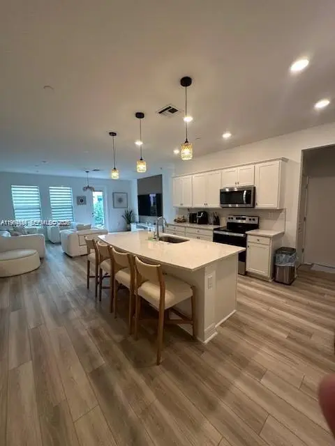 8352 NW 7th Pl, Plantation, FL 33324