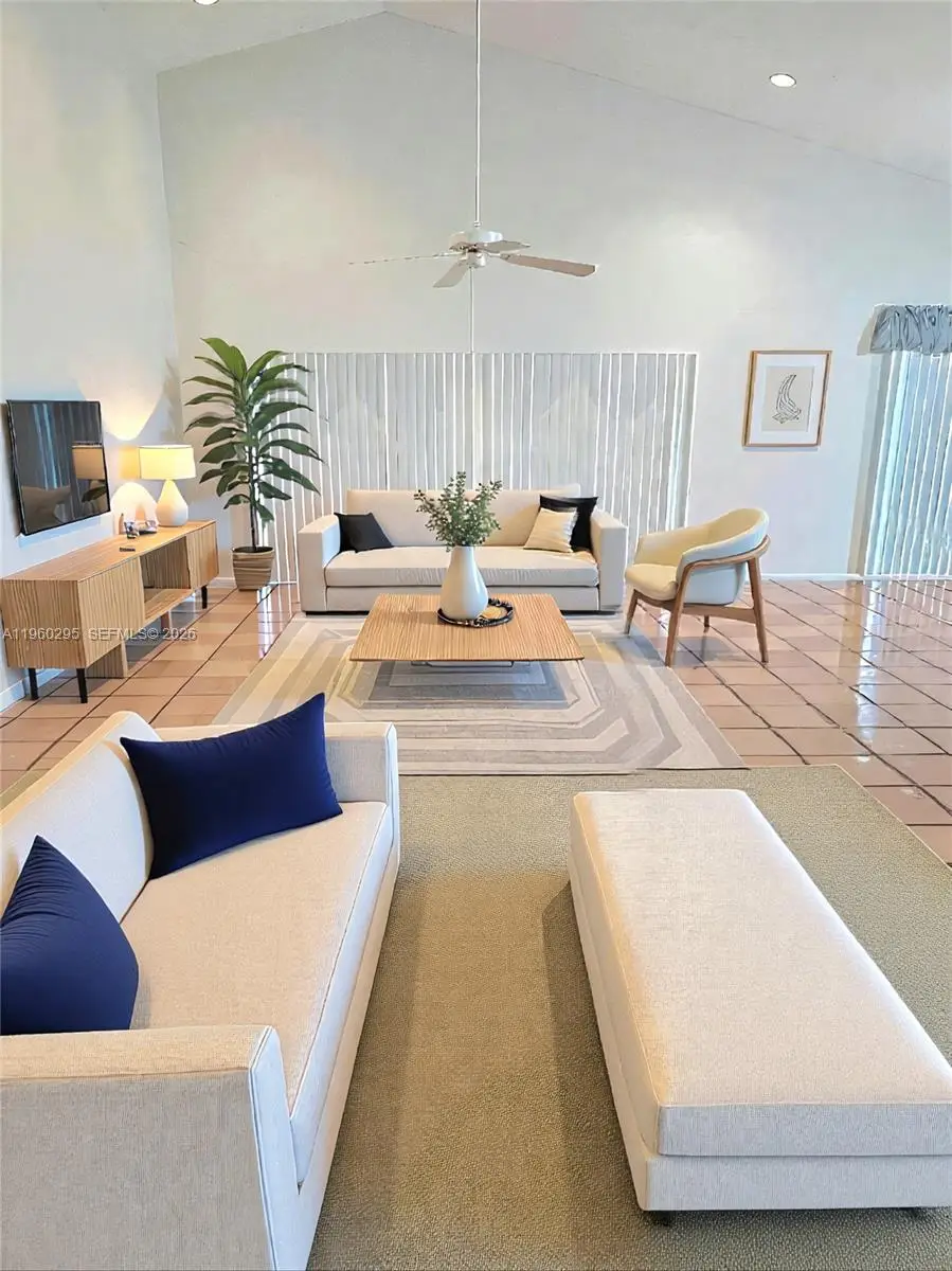 621 NW 205th Ave, Pembroke Pines, FL 33029 - Image #2