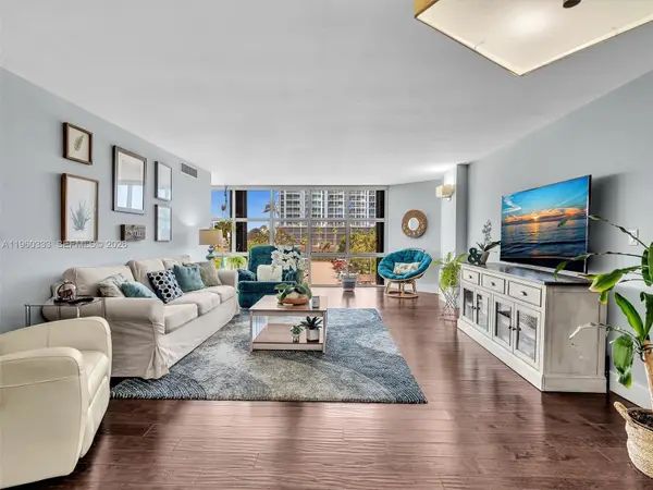 6423 Collins Ave #409, Miami Beach, FL 33141