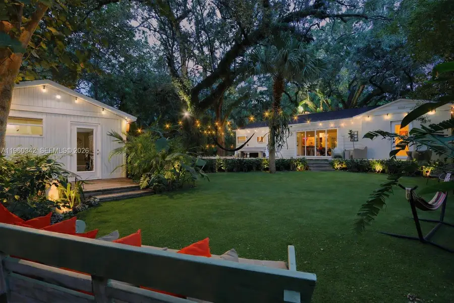 842 NW 9th Ct, Miami, FL 33136 - Image #2