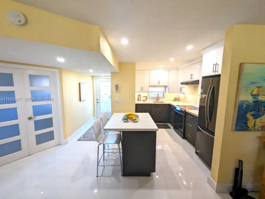 9300 N Hollybrook Lake Dr #303, Pembroke Pines, FL 33025 - Image #2