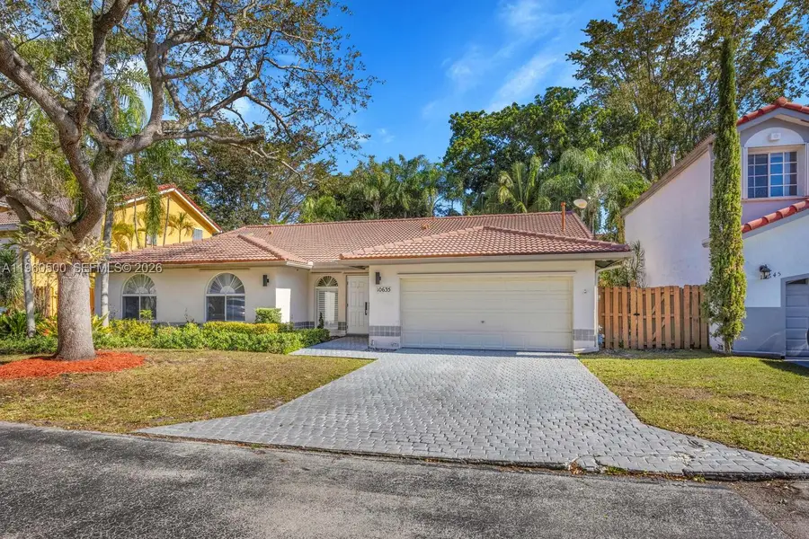 10635 SW 158th Pl, Miami, FL 33196 - Image #2