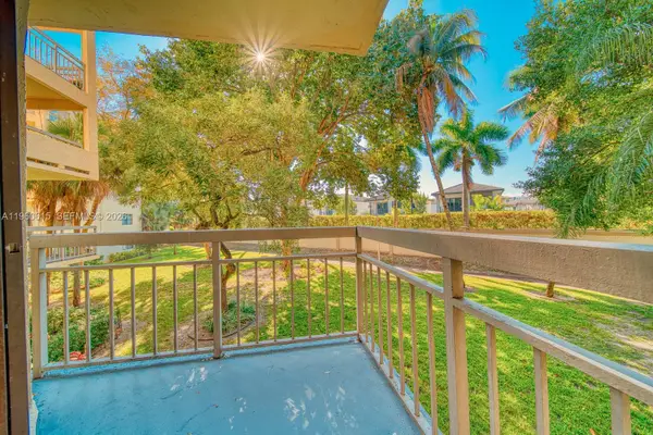 8290 Lake Dr #236, Doral, FL 33166