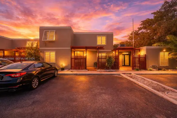 10911 N Lakeview Dr, Pembroke Pines, FL 33026