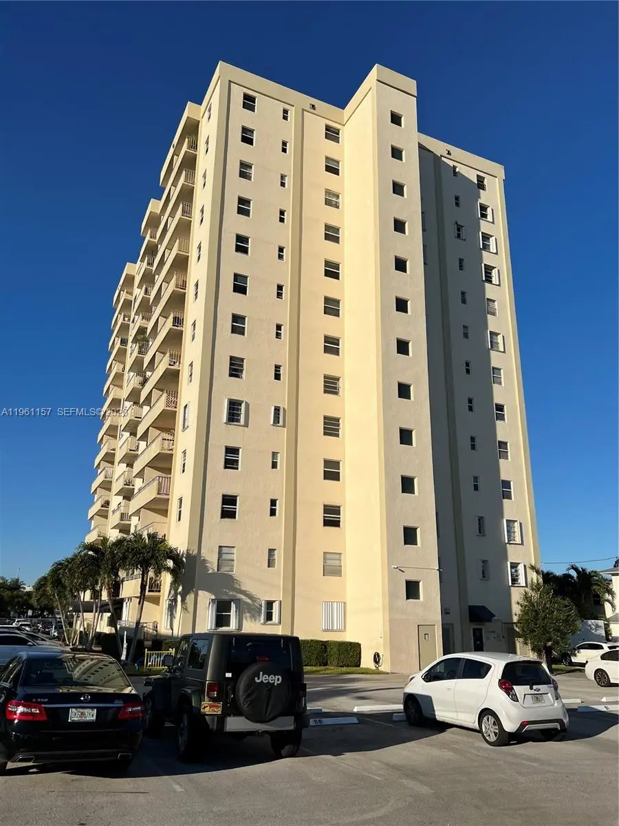 900 NE 18th Ave #306, Fort Lauderdale, FL 33304 - #1