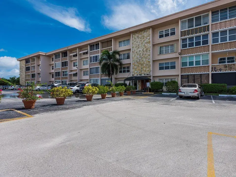 410 SE 2nd St #115, Hallandale Beach, FL 33009 - Image #1