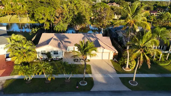 570 Royal Poinciana Ct, Weston, FL 33326