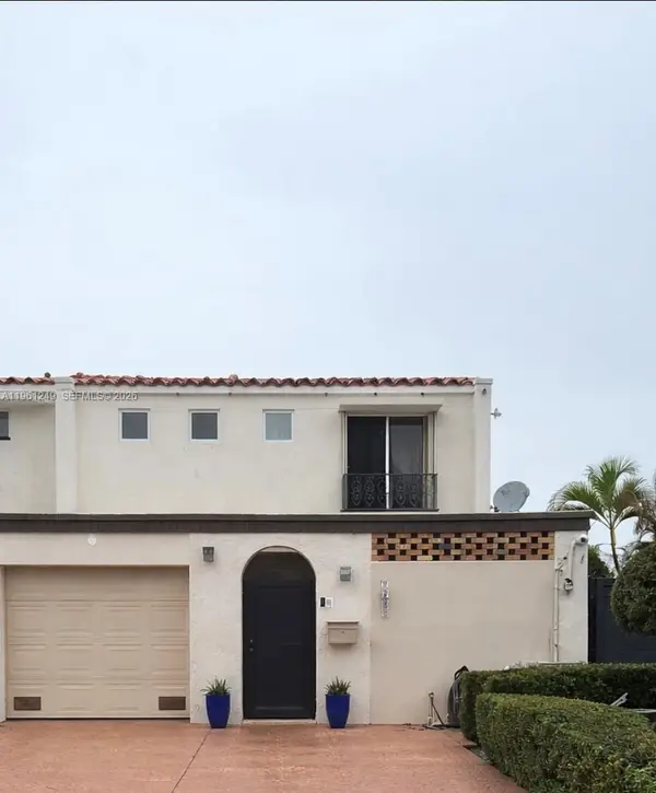 7282 Jacaranda Ln, Miami Lakes, FL 33014