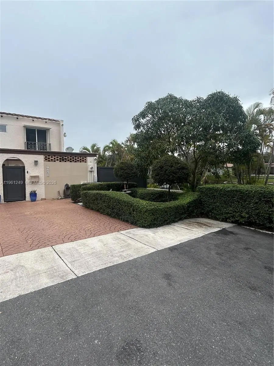 7282 Jacaranda Ln, Miami Lakes, FL 33014 - #3