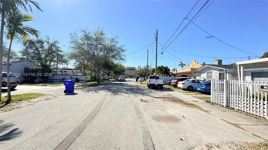 46 NW 24th Ct, Miami, FL 33125 - #2