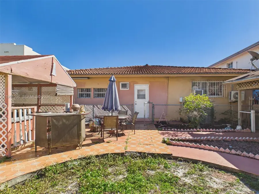 46 NW 24th Ct, Miami, FL 33125 - #3