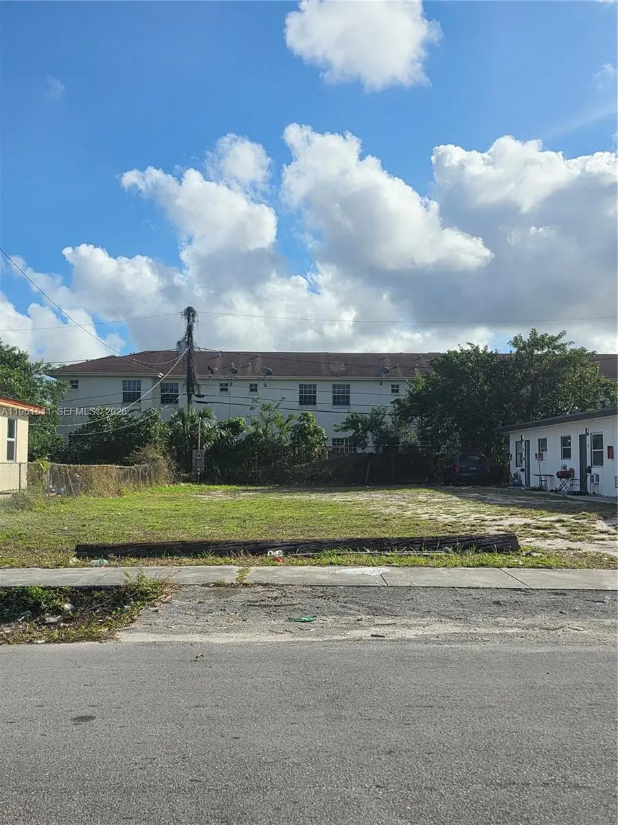 10 Nw St, Hallandale Beach, FL 33009 - Image #2