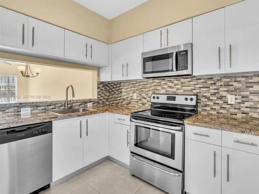 60 Key West Ct, Weston, FL 33326 - #3