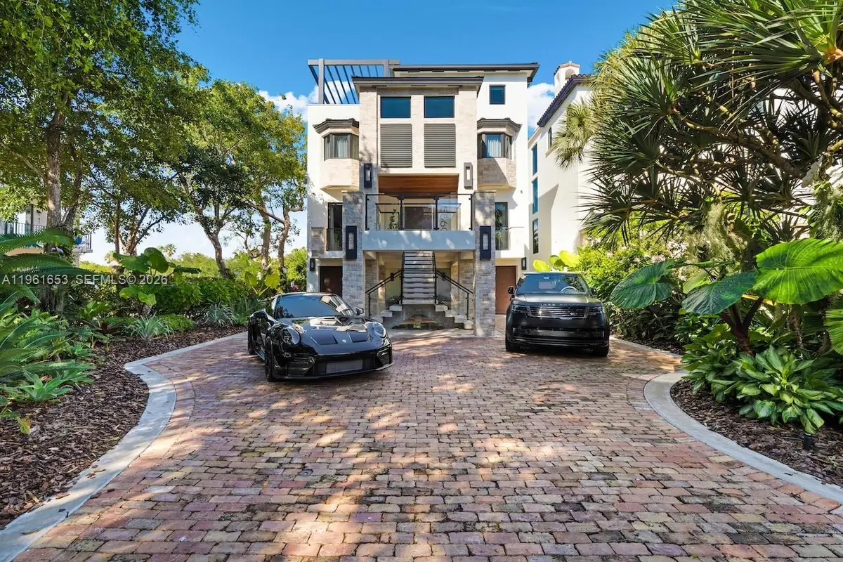 5860 Paradise Point Dr, Palmetto Bay, FL 33157 - #1