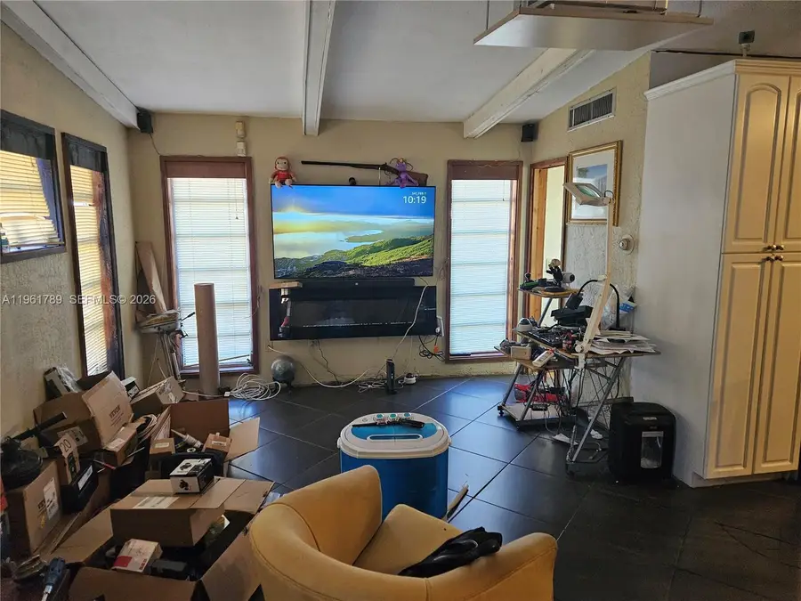 4610 SW 55th Ave, Davie, FL 33314 - Image #2