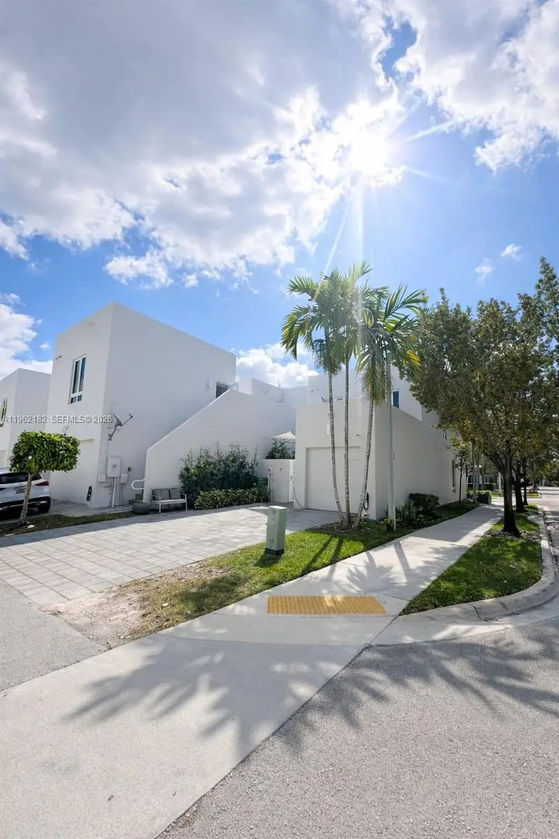 10565 NW 64th Way, Doral, FL 33178 - Image #3