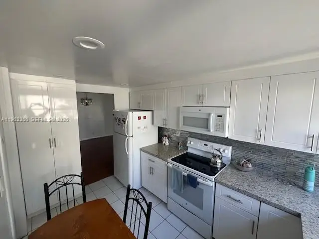 920 NE 199th St #4S, Miami, FL 33179 - Image #1