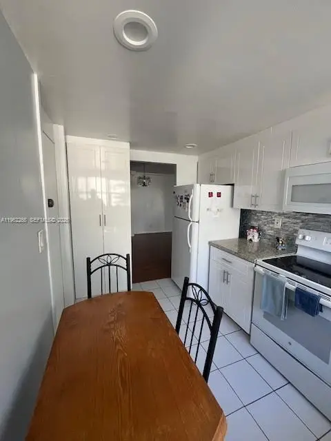 920 NE 199th St #4S, Miami, FL 33179 - Image #2