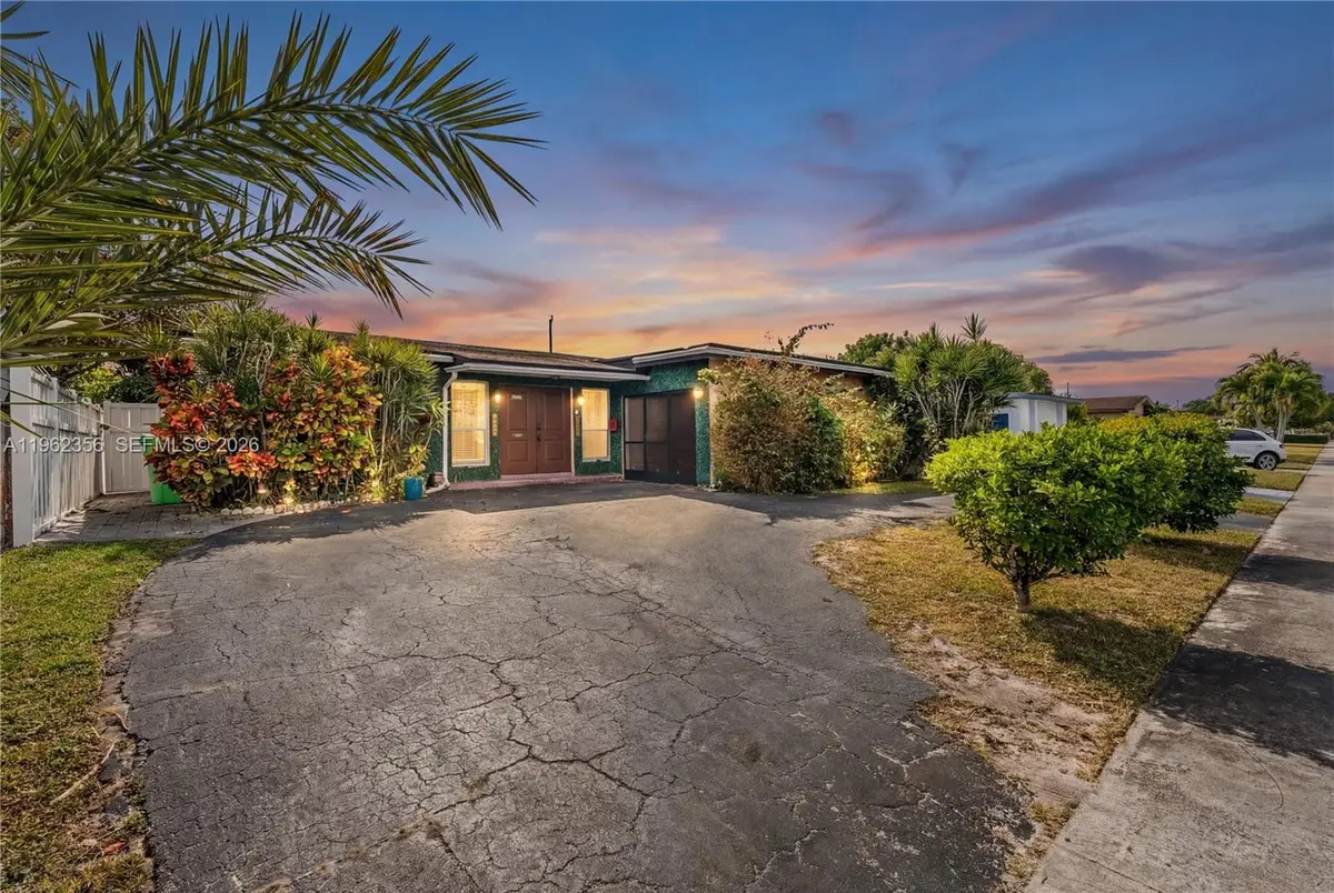 8600 NW 25th Ct, Sunrise, FL 33322 - #1