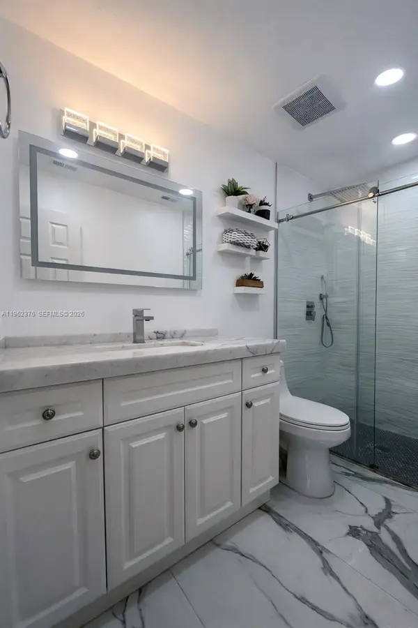 6012 NW 172nd Terr Cir, Hialeah, FL 33015