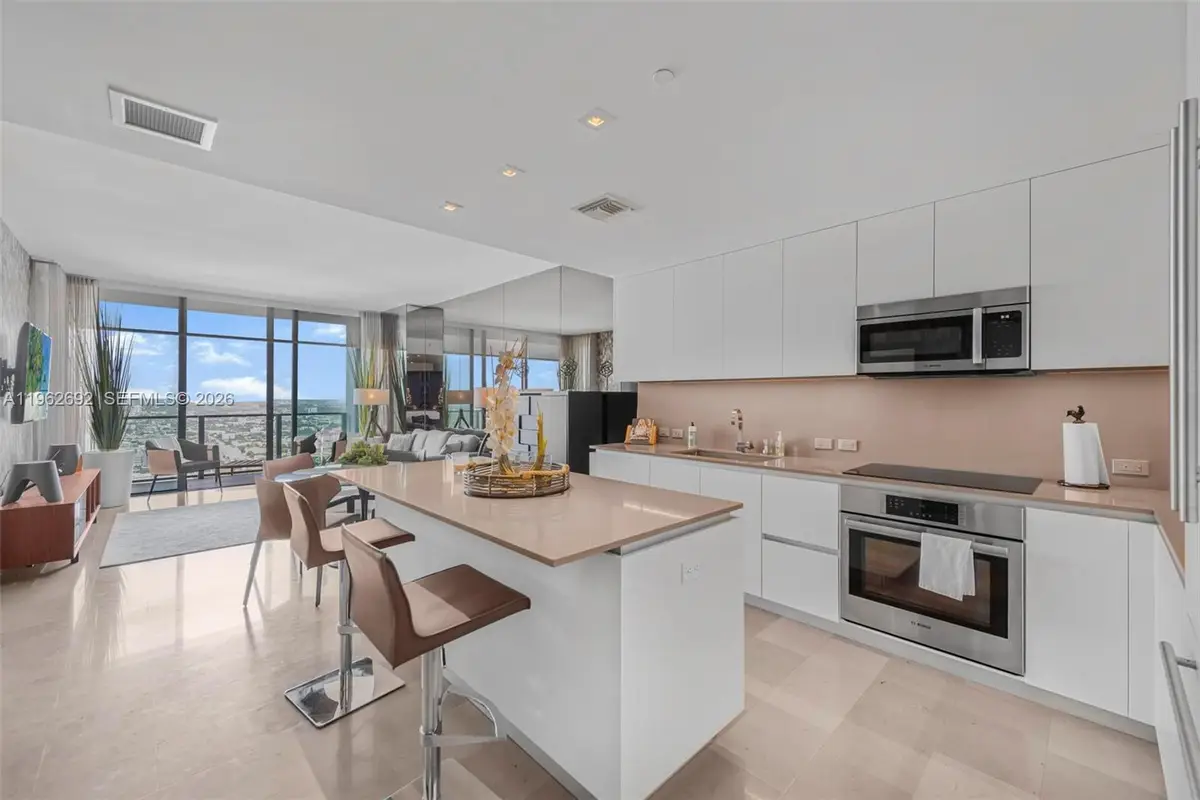 88 SW 7th St #3806, Miami, FL 33130 - #1