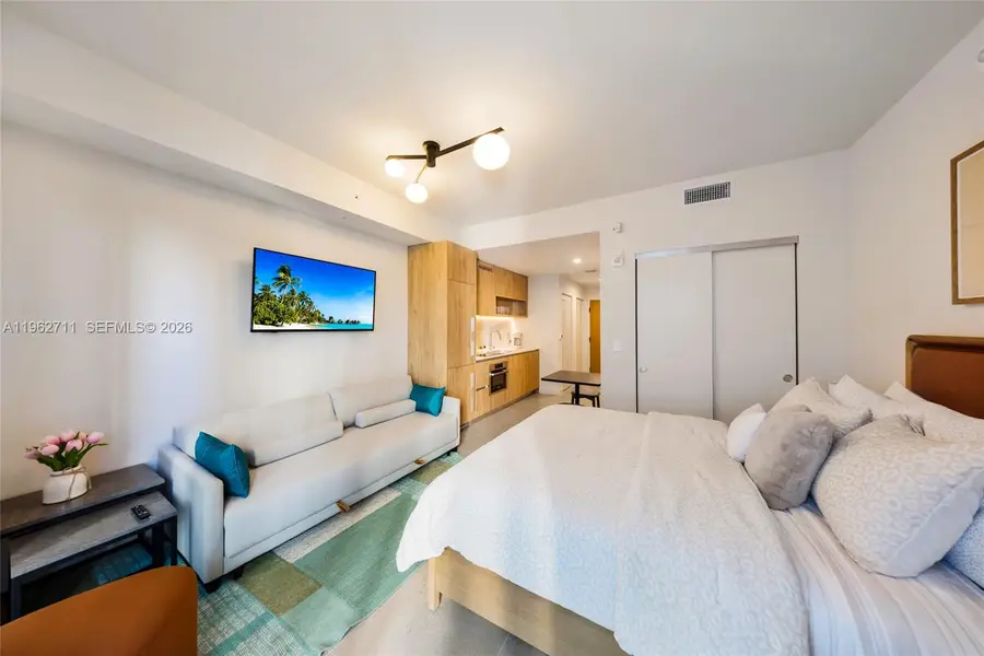 11 NE 6th St #1208, Miami, FL 33132 - Image #2