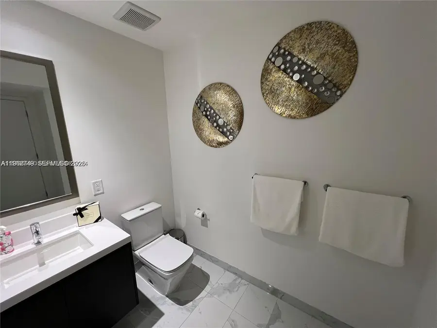 851 NE 1st Ave #3903, Miami, FL 33132 - Image #2