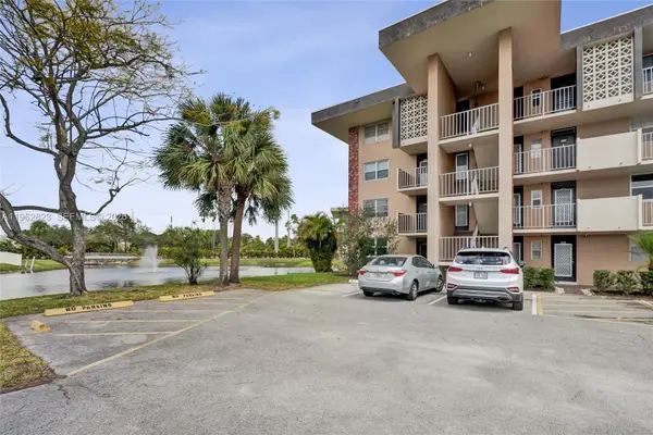 3051 NW 46th Ave #101, Lauderdale Lakes, FL 33313