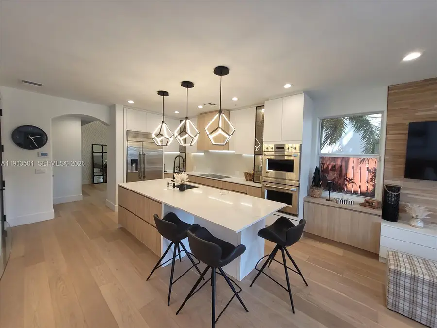 1372 Bayview Dr, Fort Lauderdale, FL 33304 - #2