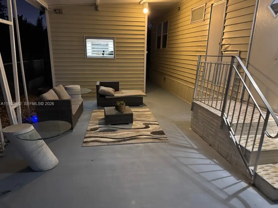 1721 SW 84th Ave, Davie, FL 33324 - #2