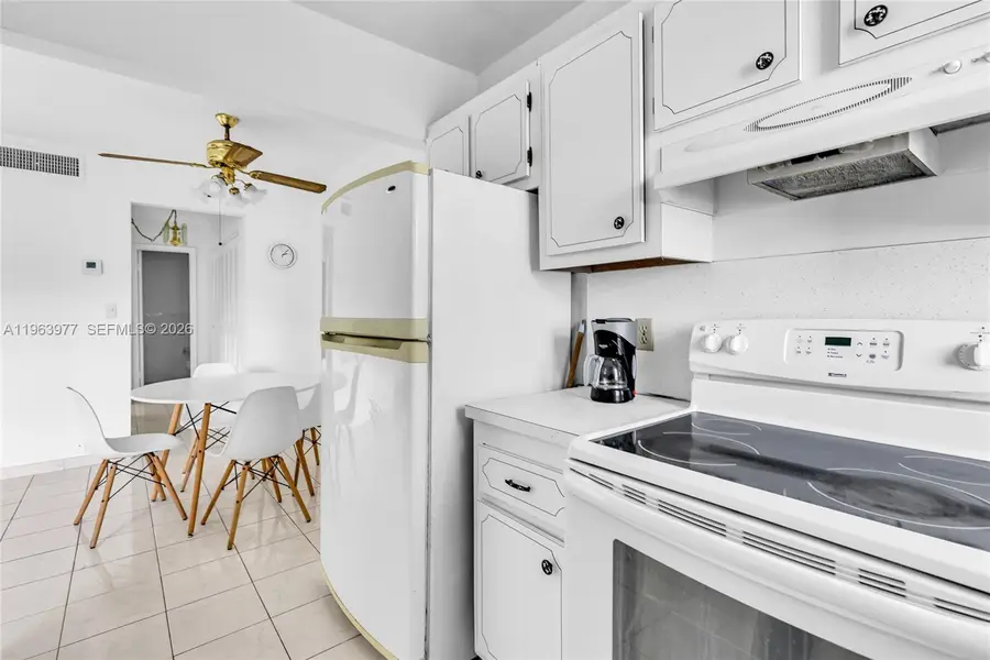 714 NE 10th St #307, Hallandale Beach, FL 33009 - #2