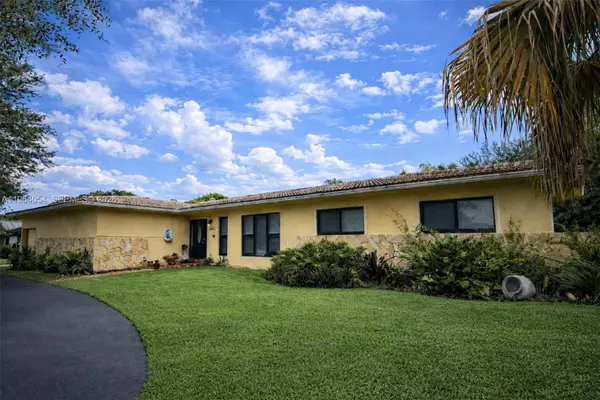 9761 SW 148th St, Miami, FL 33176