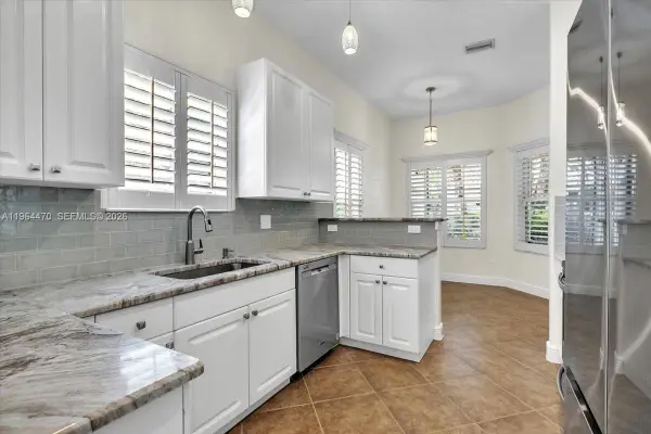 837 Vistana Circle, Naples, FL 34119