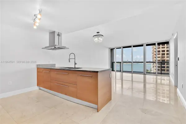 465 Brickell Ave #917, Miami, FL 33131
