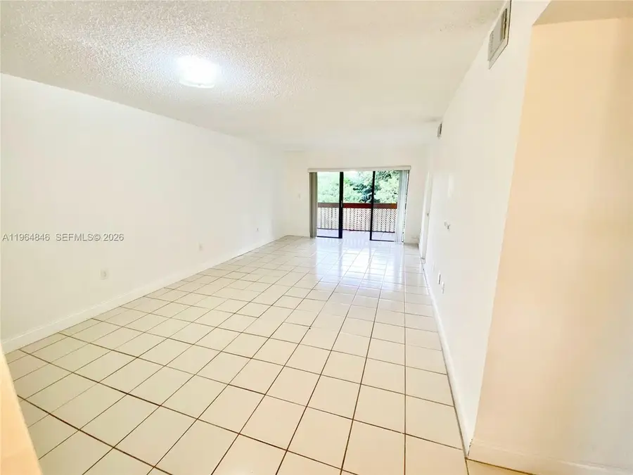 8885 Fontainebleau Blvd #205, Miami, FL 33172 - #3