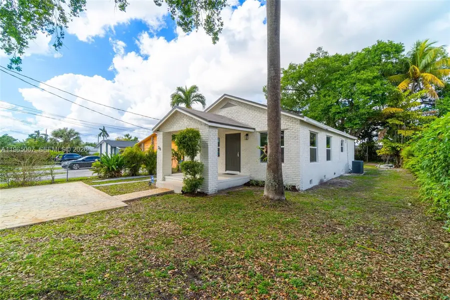 30 SW 7th St, Hallandale Beach, FL 33009 - #3