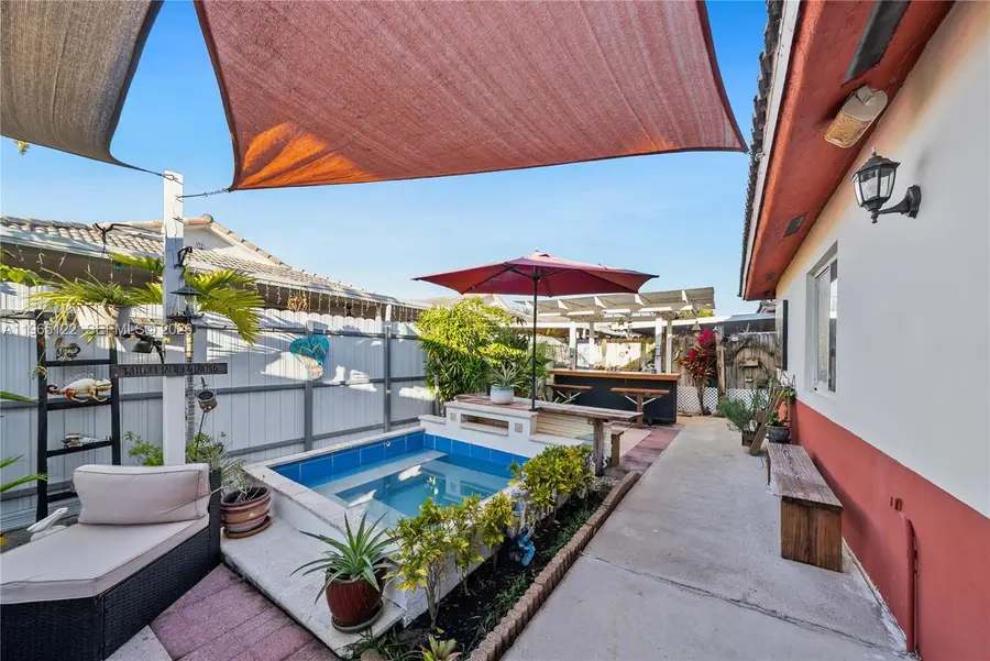 10095 NW 127th St, Hialeah Gardens, FL 33018 - #2