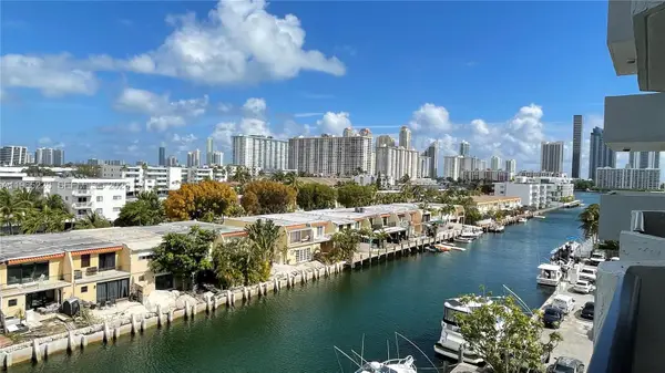 3703 NE 166th St #602, North Miami Beach, FL 33160